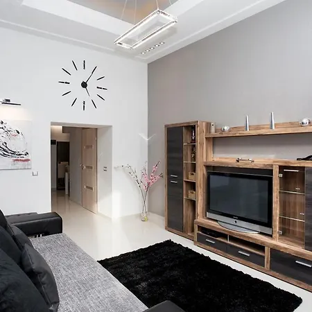 Silver Apartman *